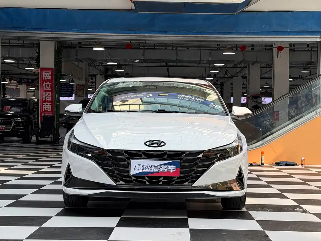 Hyundai Elantra — фото 2