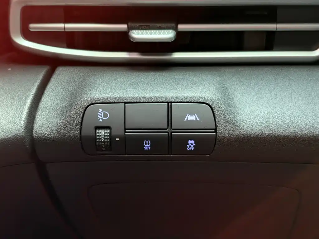 Hyundai Elantra — фото 14