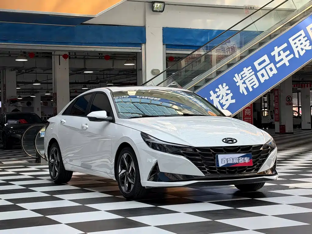 Hyundai Elantra — фото 3