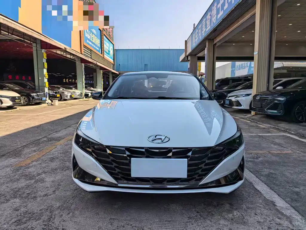Hyundai Elantra — фото 2