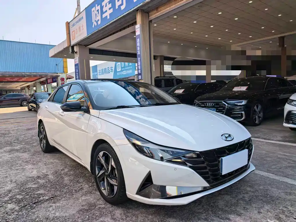 Hyundai Elantra — фото 3