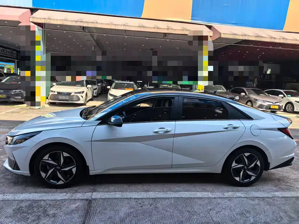 Hyundai Elantra — фото 4