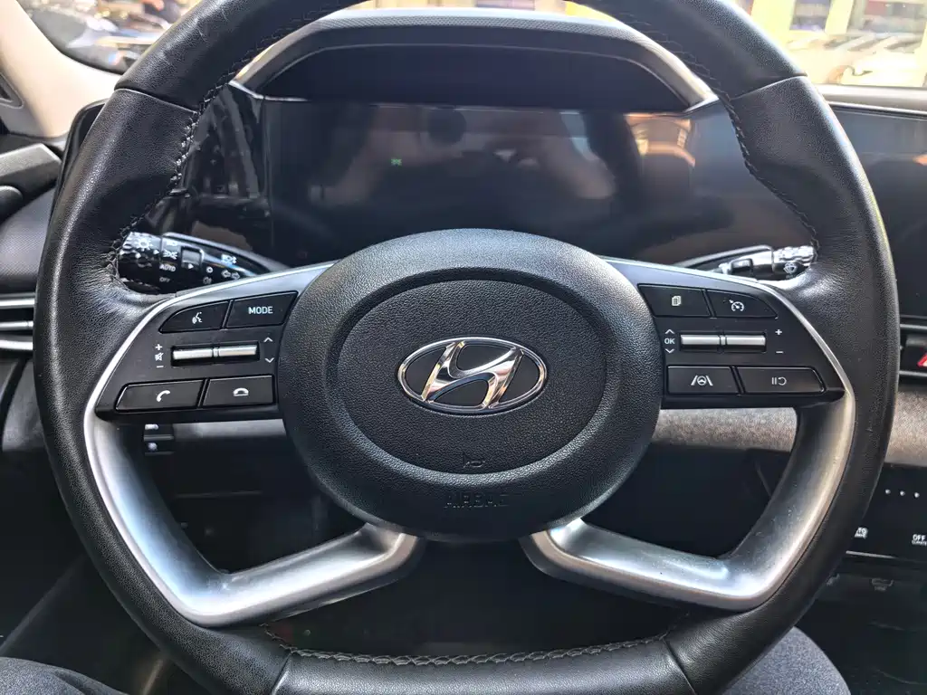 Hyundai Elantra — фото 8