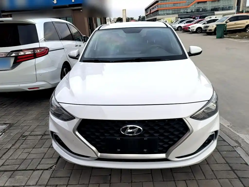Hyundai Elantra — фото 2