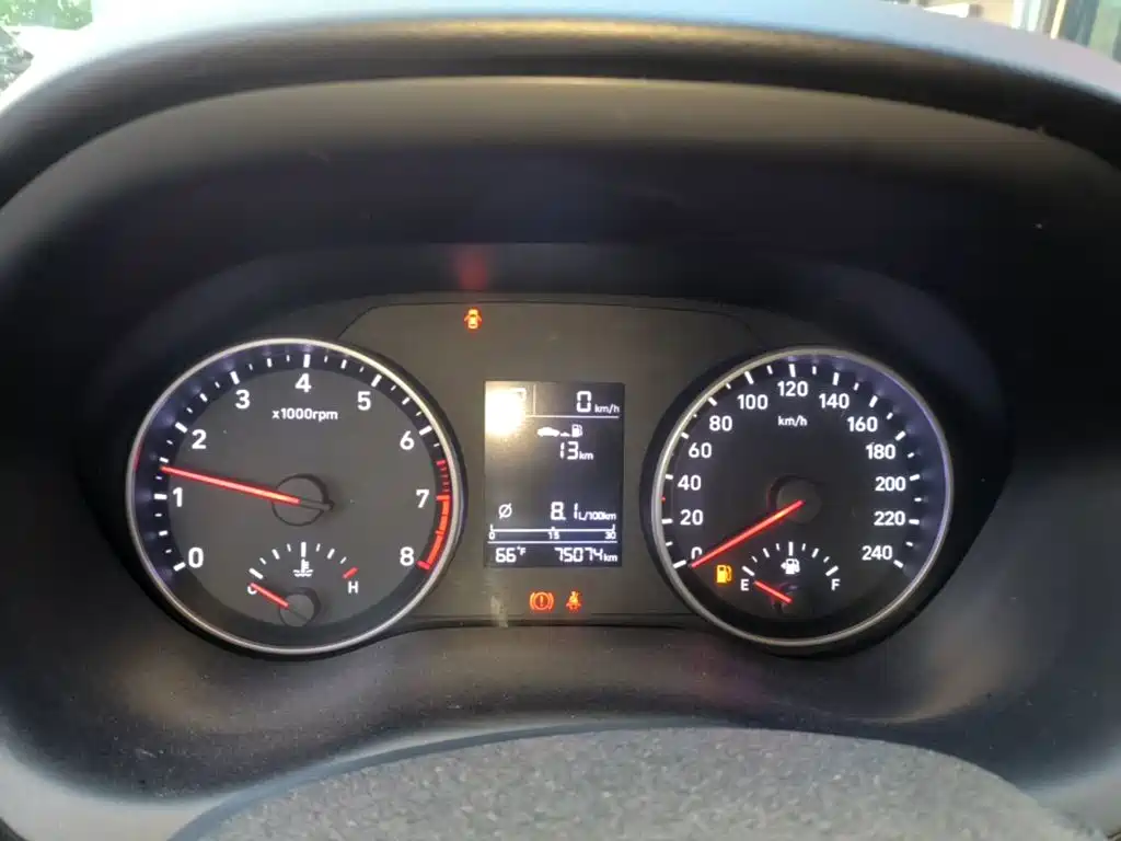 Hyundai Elantra — фото 11
