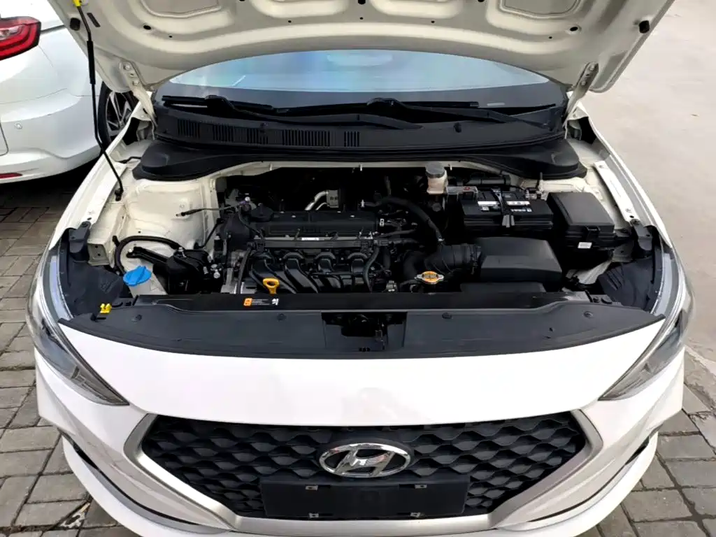 Hyundai Elantra — фото 19