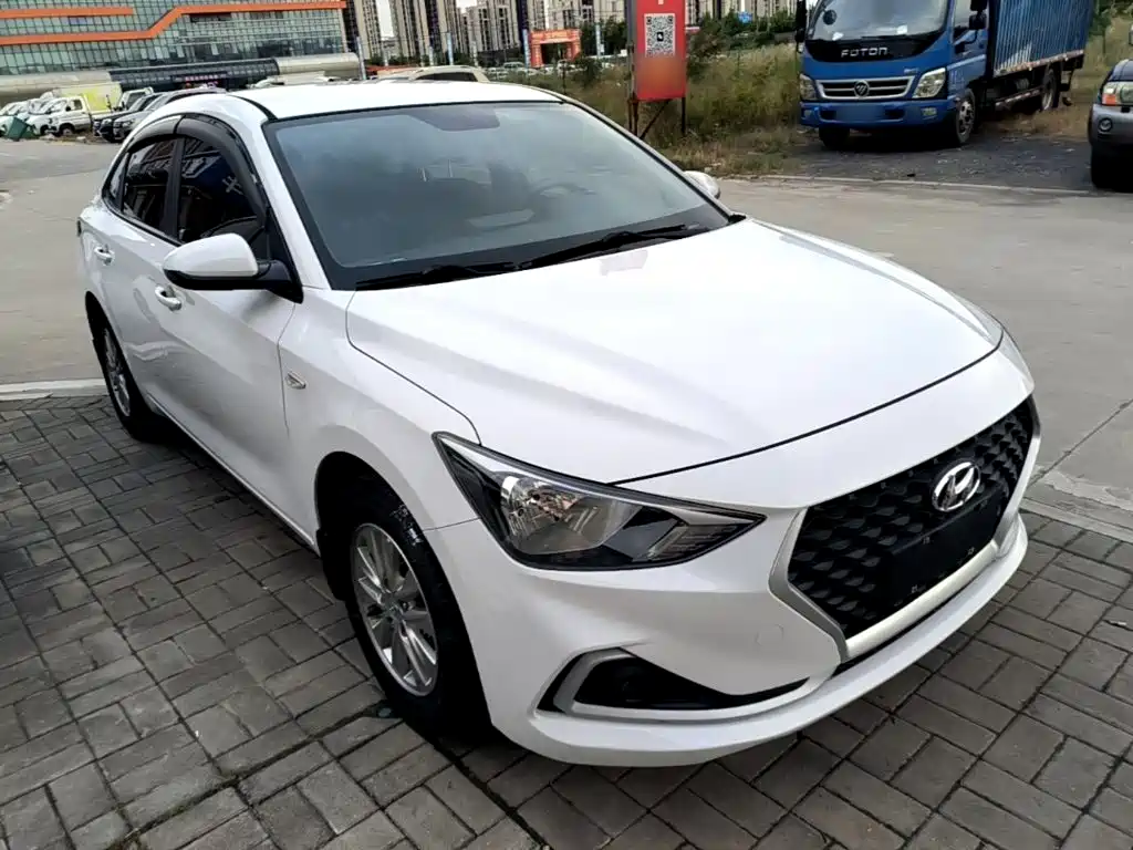 Hyundai Elantra — фото 3