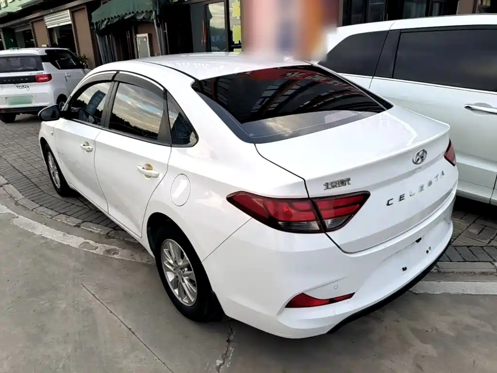 Hyundai Elantra — фото 4