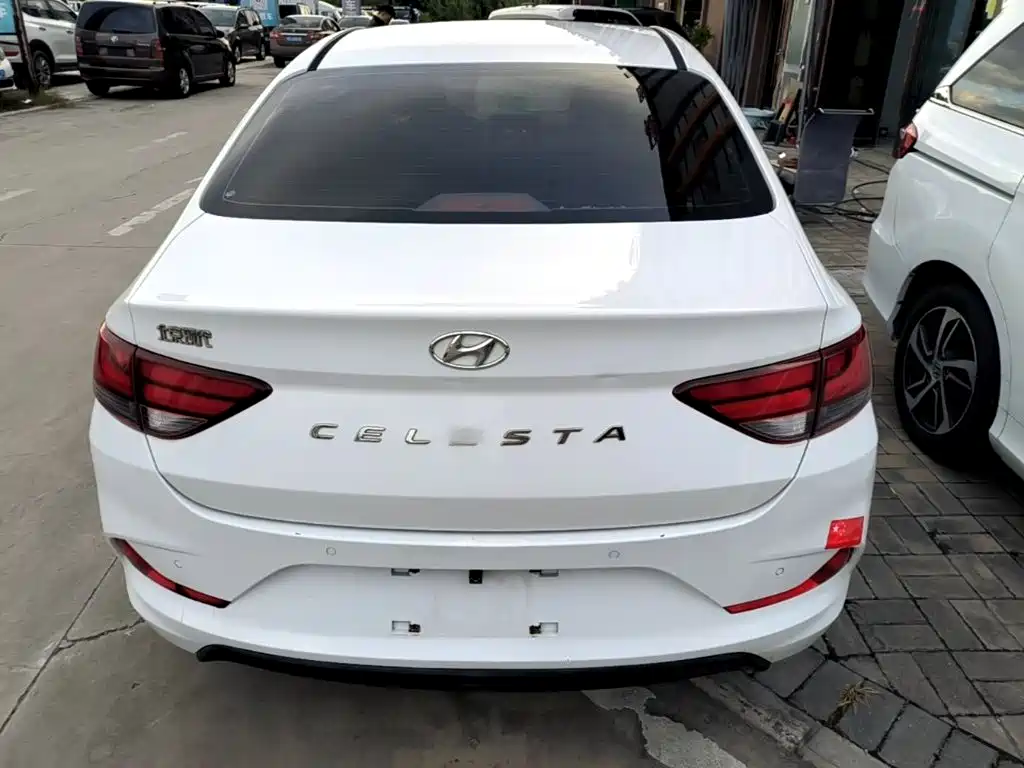 Hyundai Elantra — фото 5