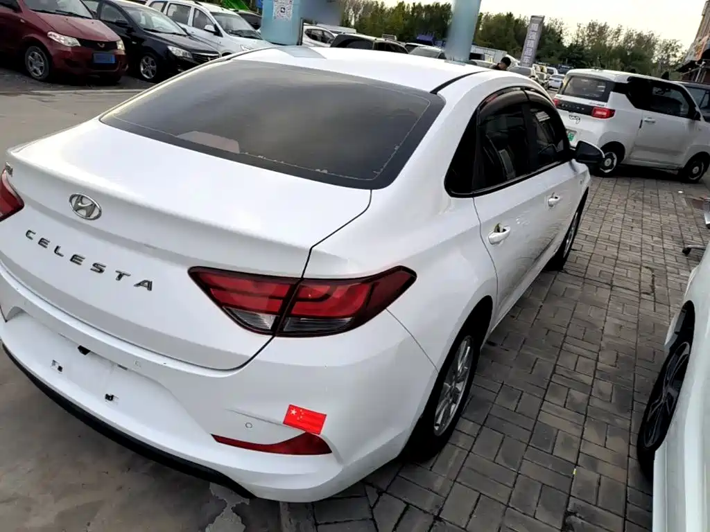 Hyundai Elantra — фото 6