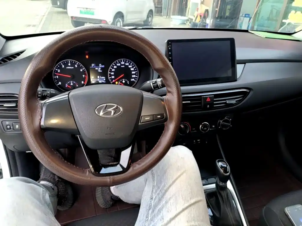 Hyundai Elantra — фото 9