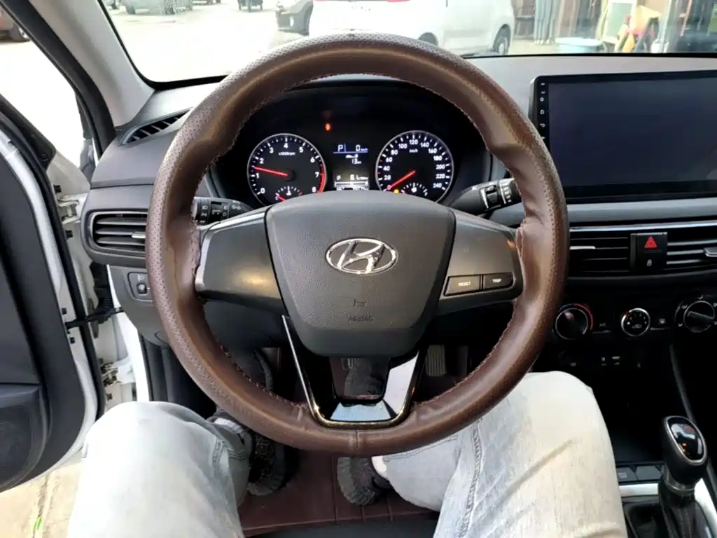 Hyundai Elantra — фото 10