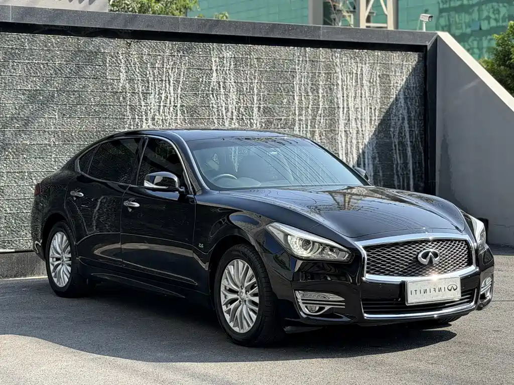 Infiniti Q70 — фото 3