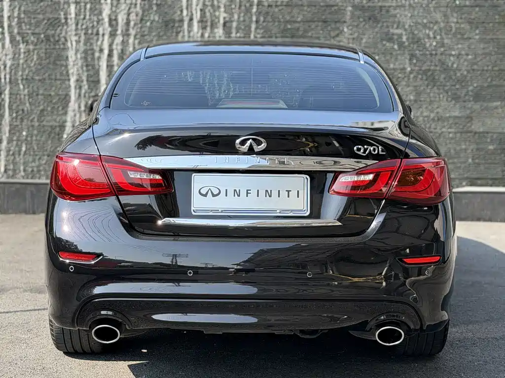 Infiniti Q70 — фото 8