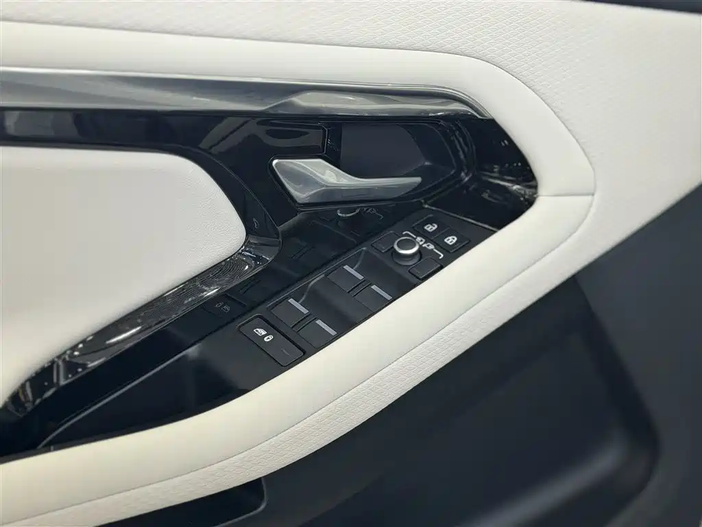 Land Rover Evoque — фото 26