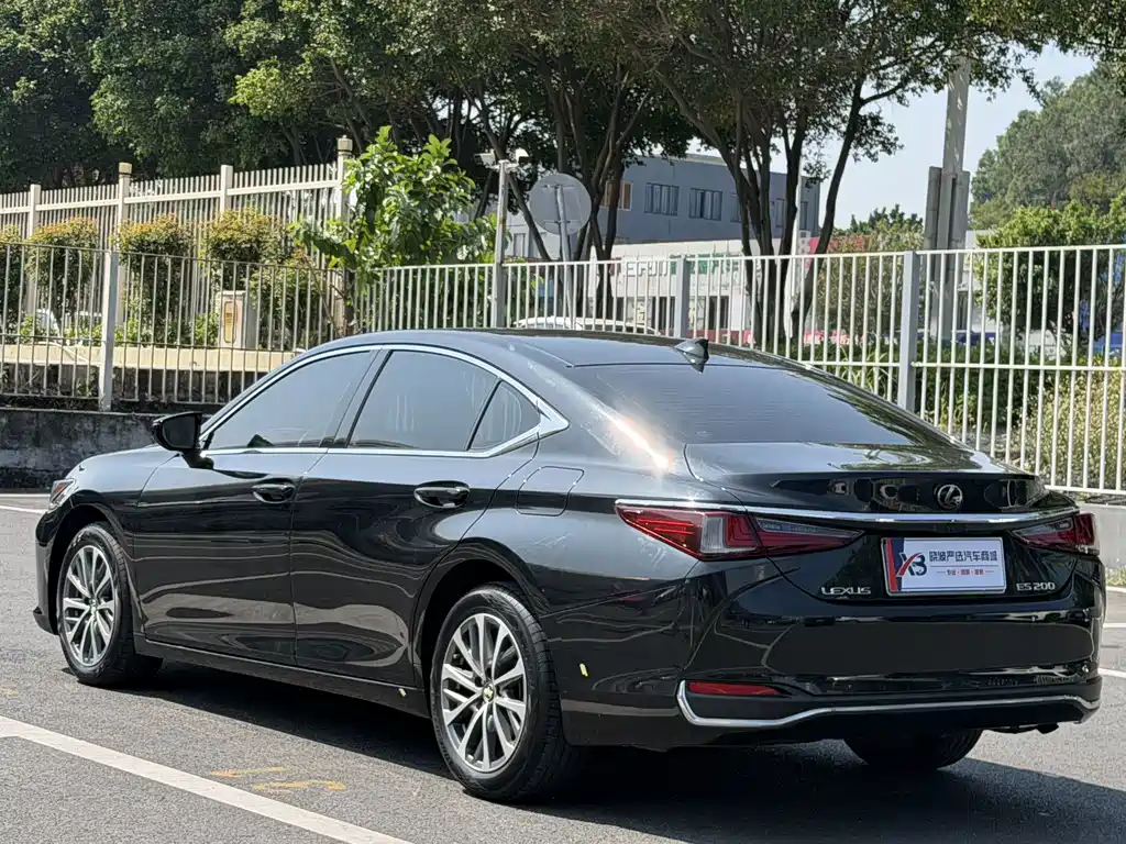 Lexus ES — фото 4
