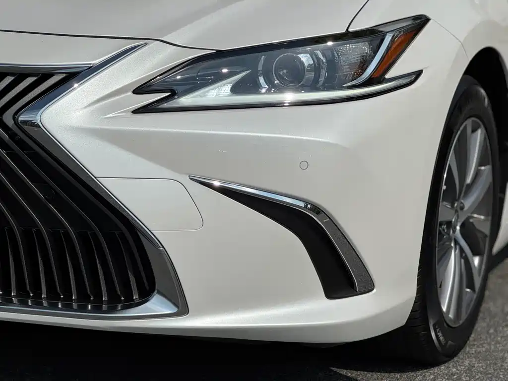 Lexus ES — фото 15
