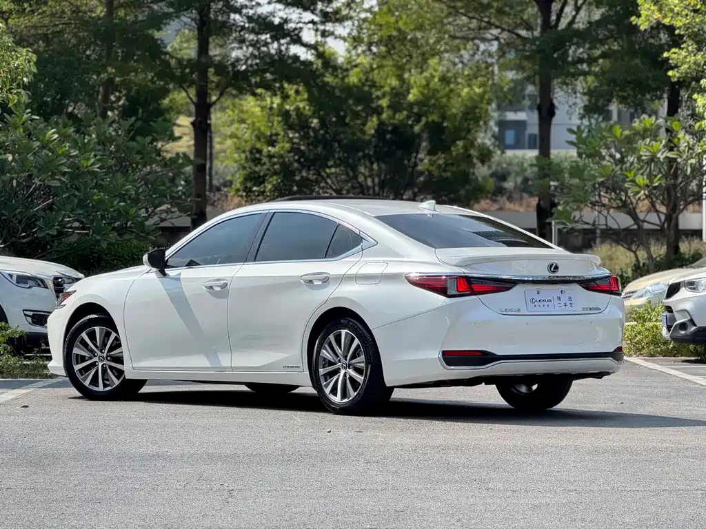 Lexus ES — фото 4