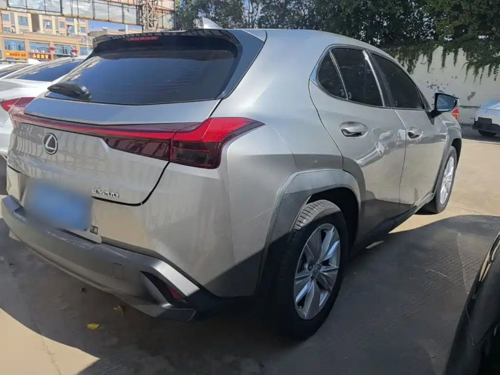 Lexus UX — фото 6