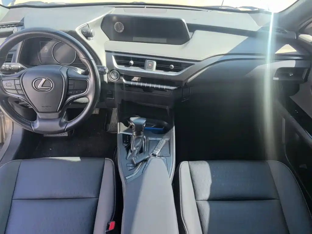 Lexus UX — фото 9