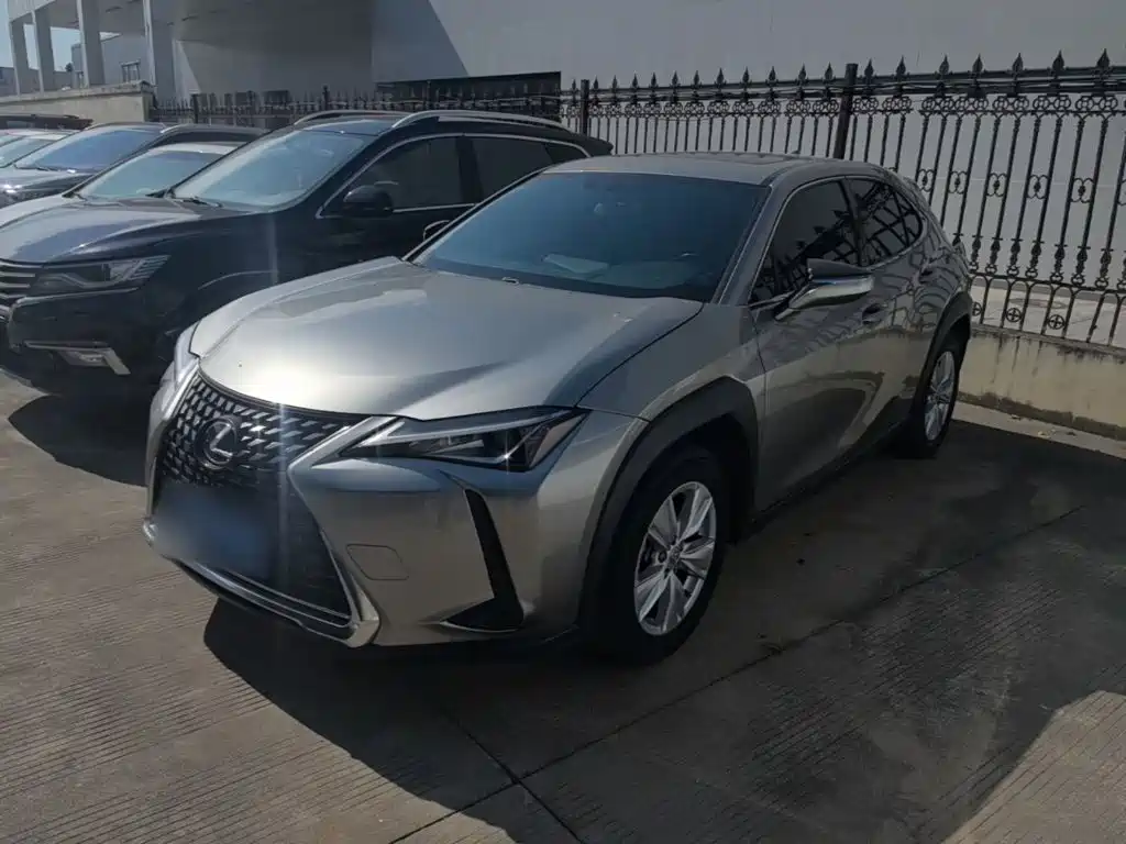 Lexus UX — фото 1