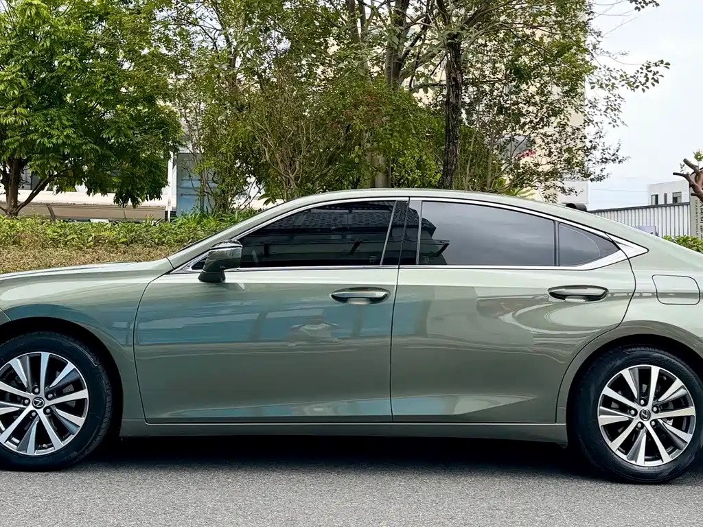 Lexus ES — фото 2