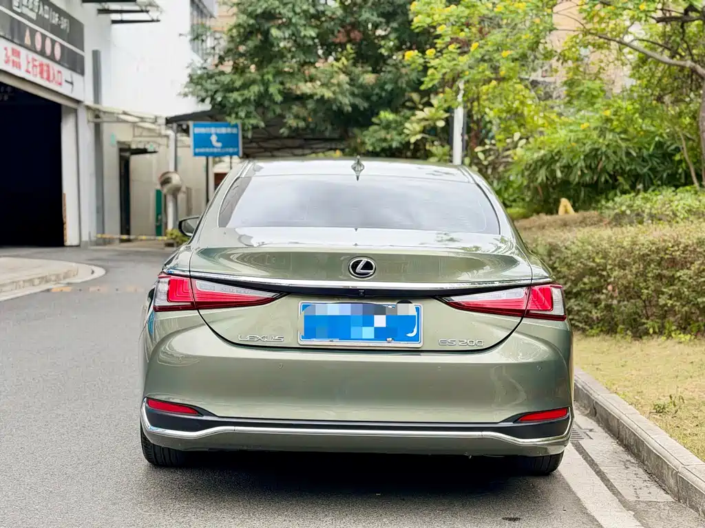 Lexus ES — фото 4
