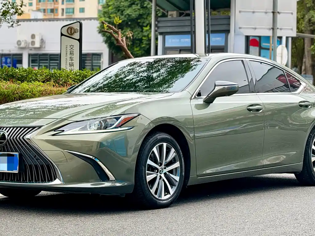Lexus ES — фото 6
