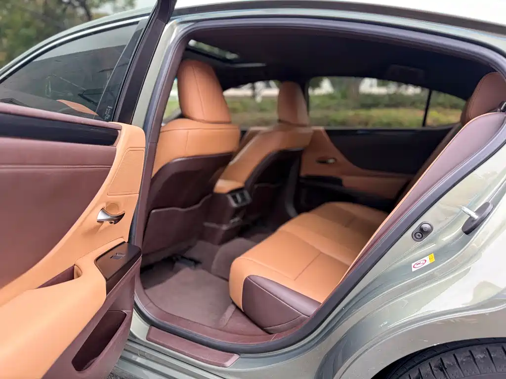 Lexus ES — фото 8