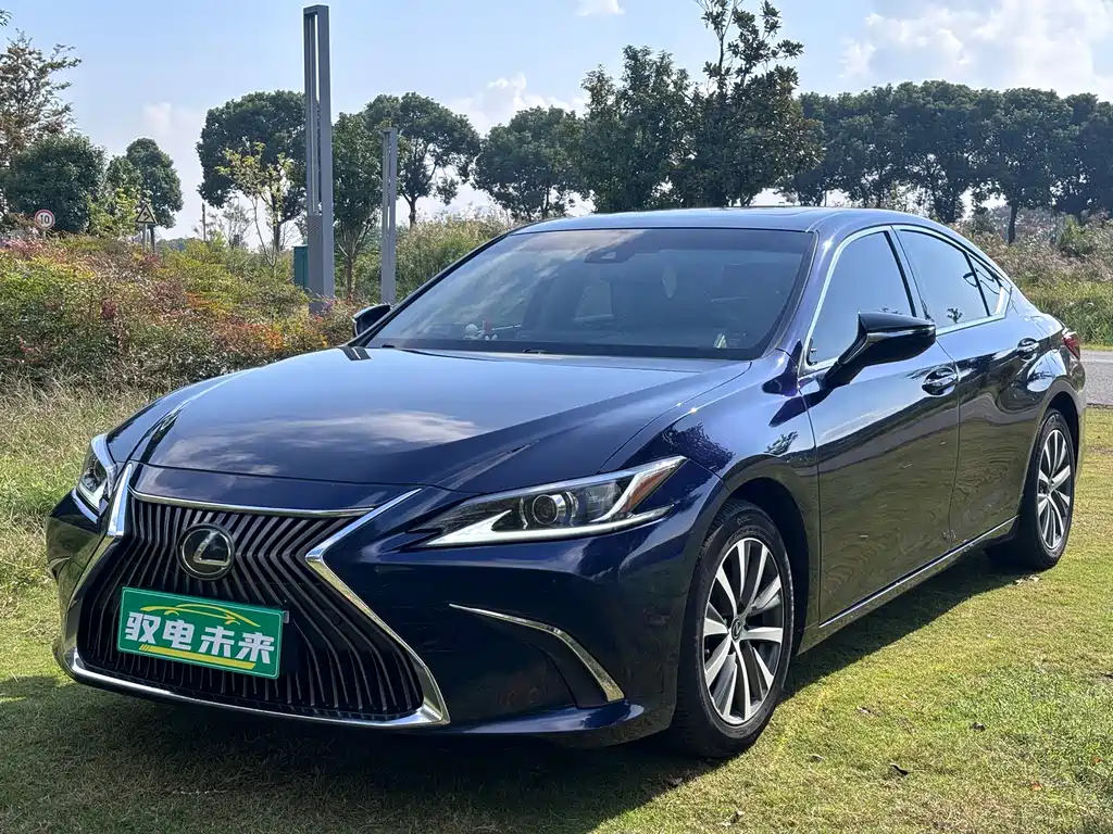 Lexus ES — фото 1
