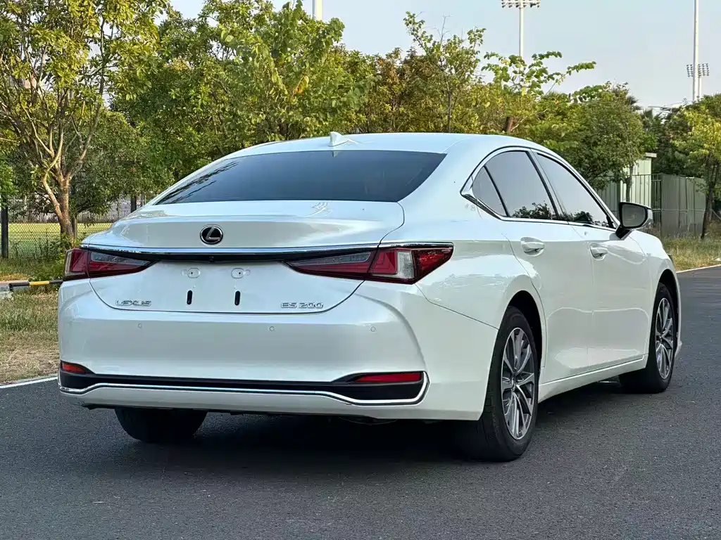 Lexus ES — фото 6