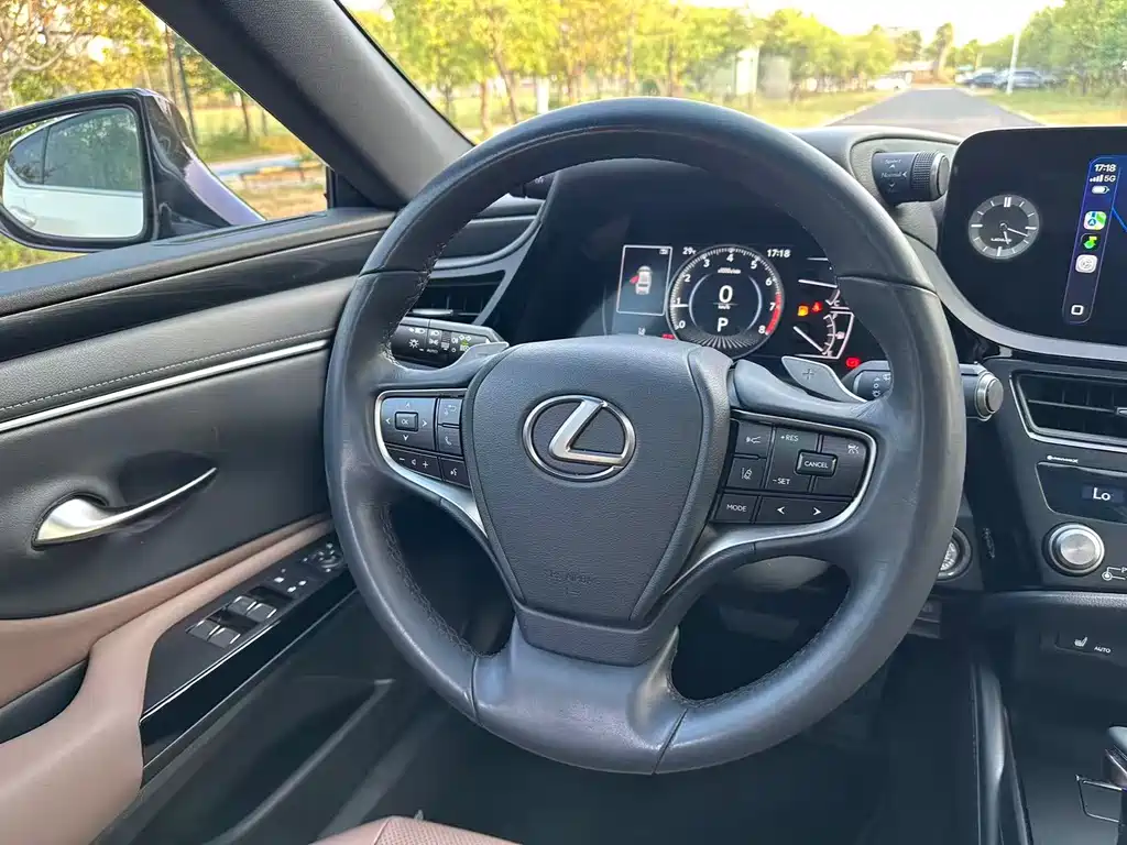 Lexus ES — фото 10
