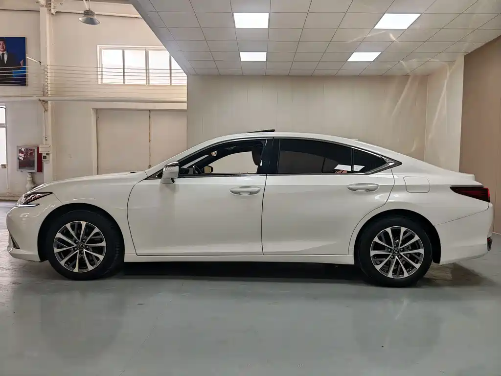Lexus ES — фото 14