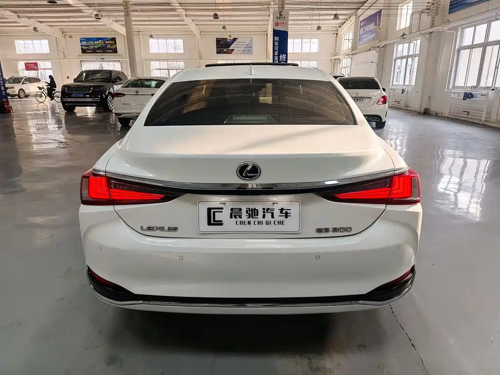 Lexus ES — фото 5