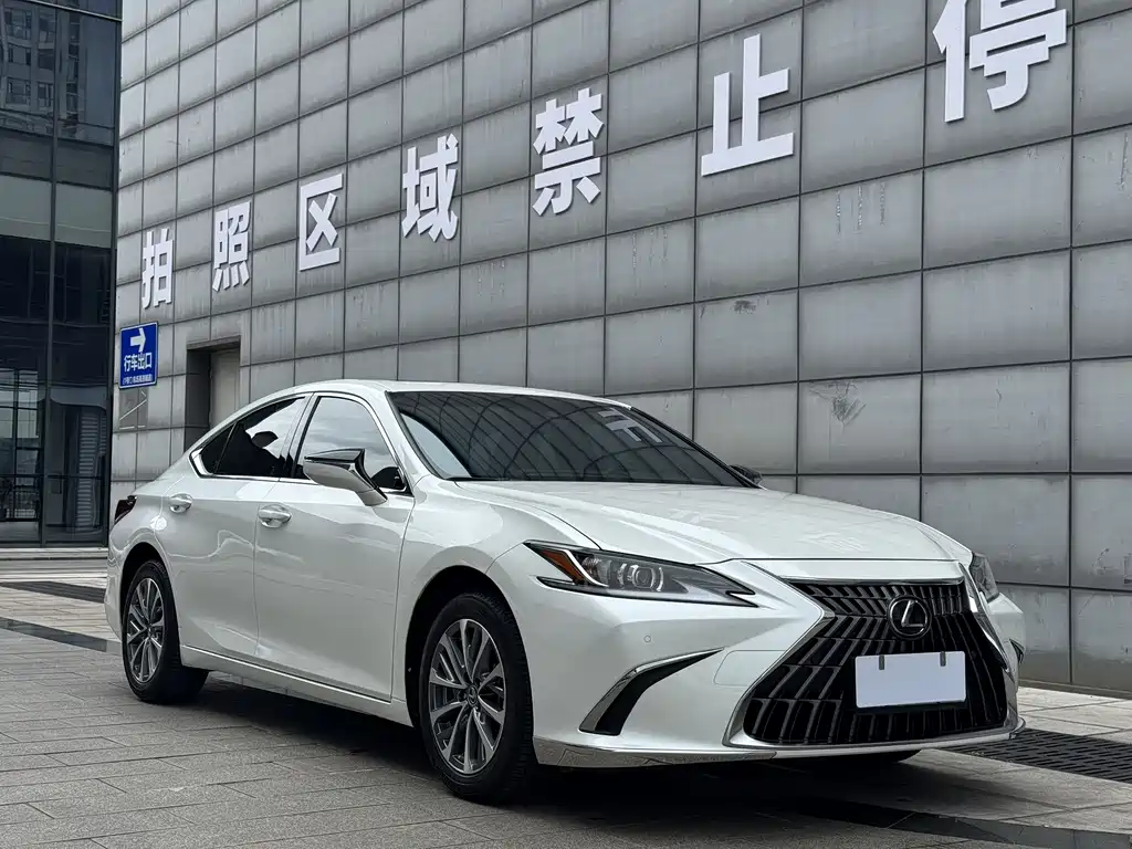 Lexus ES — фото 3