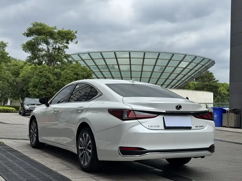 Lexus ES — фото 7