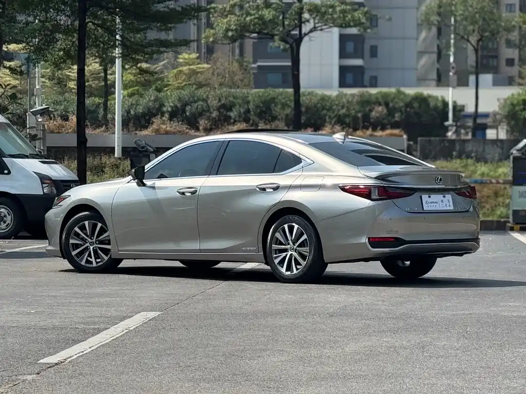 Lexus ES — фото 4