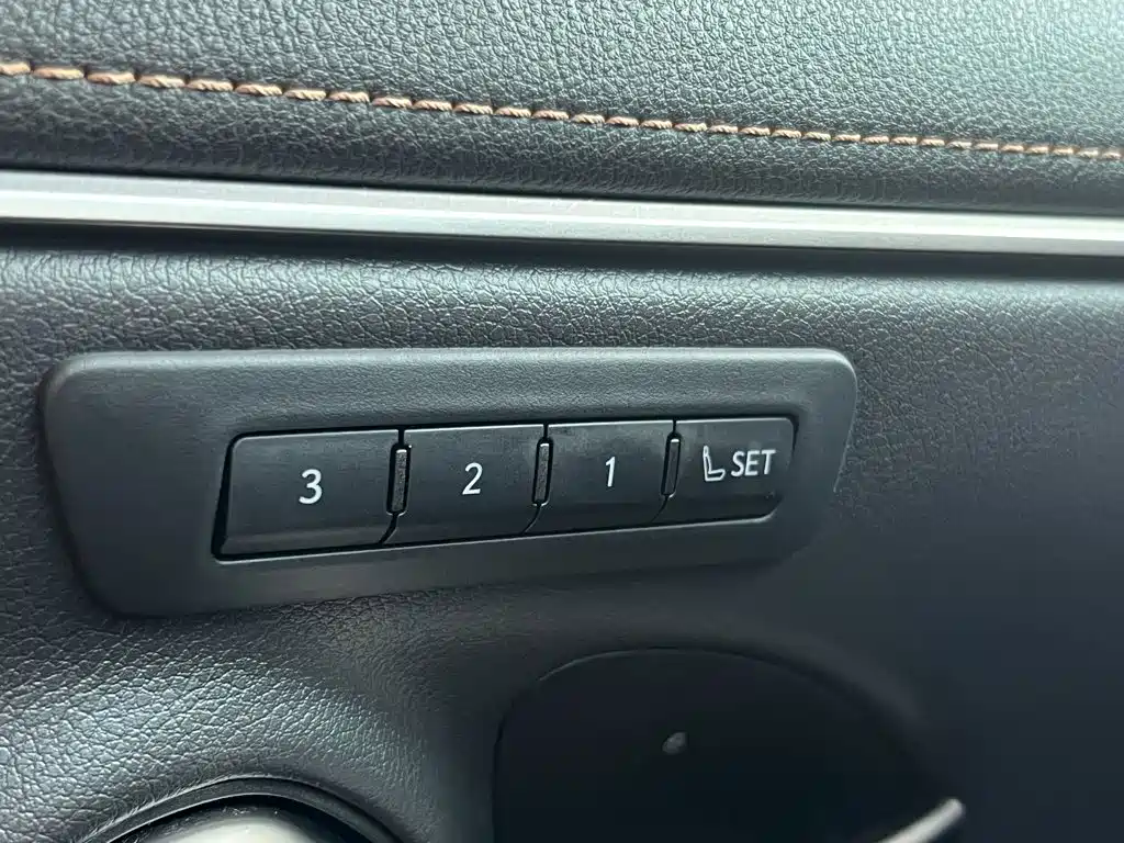 Lexus ES — фото 11