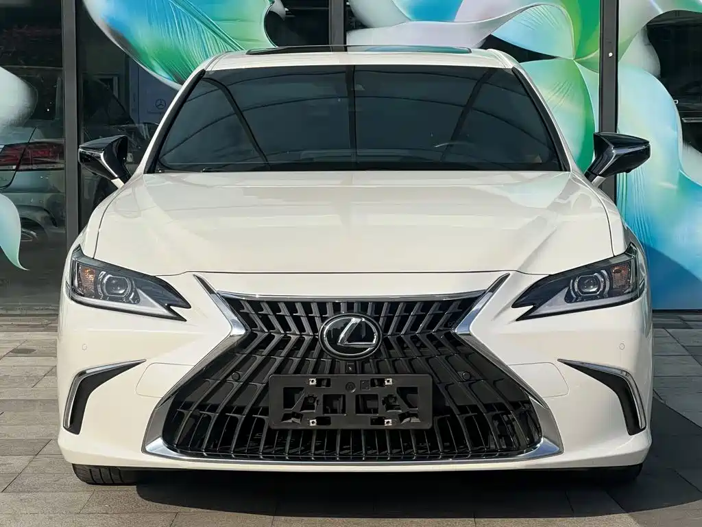 Lexus ES — фото 18