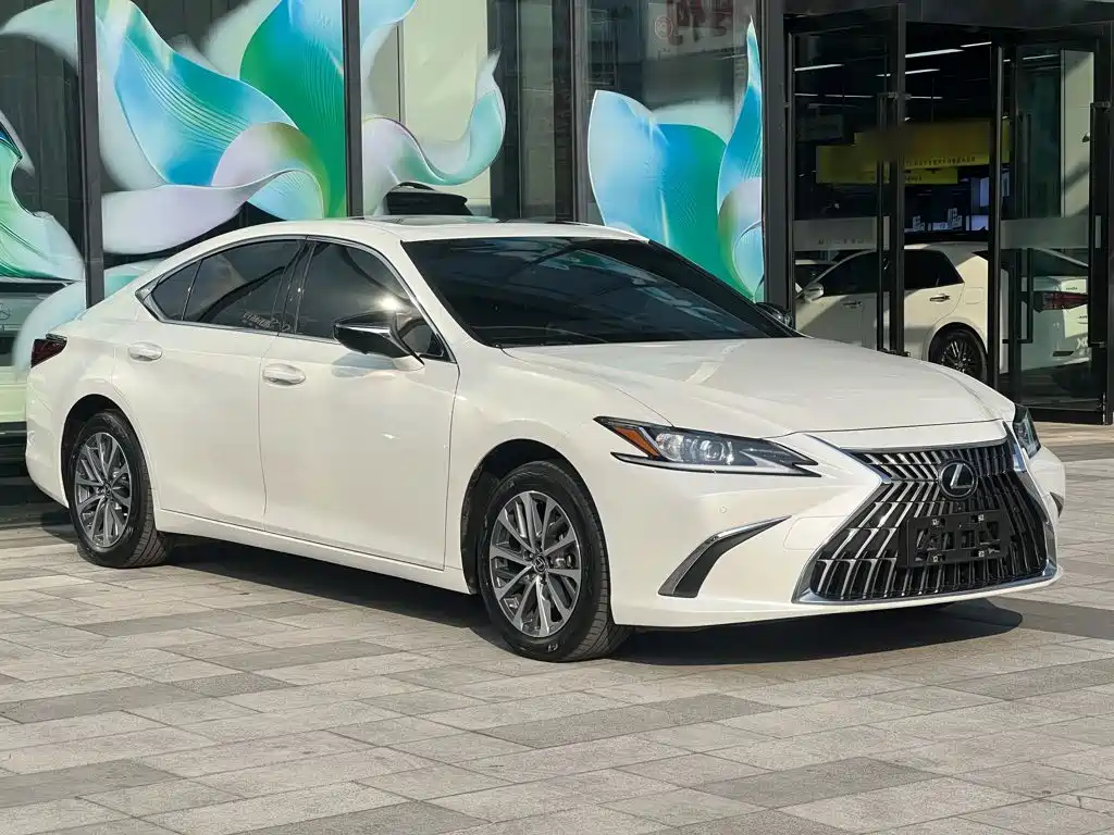 Lexus ES — фото 19