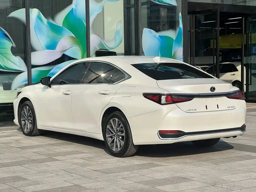 Lexus ES — фото 21