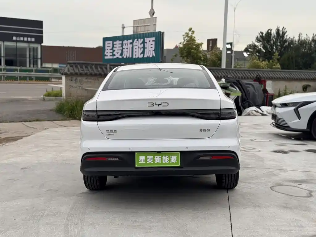 BYD Seal 05 DM-i — фото 8