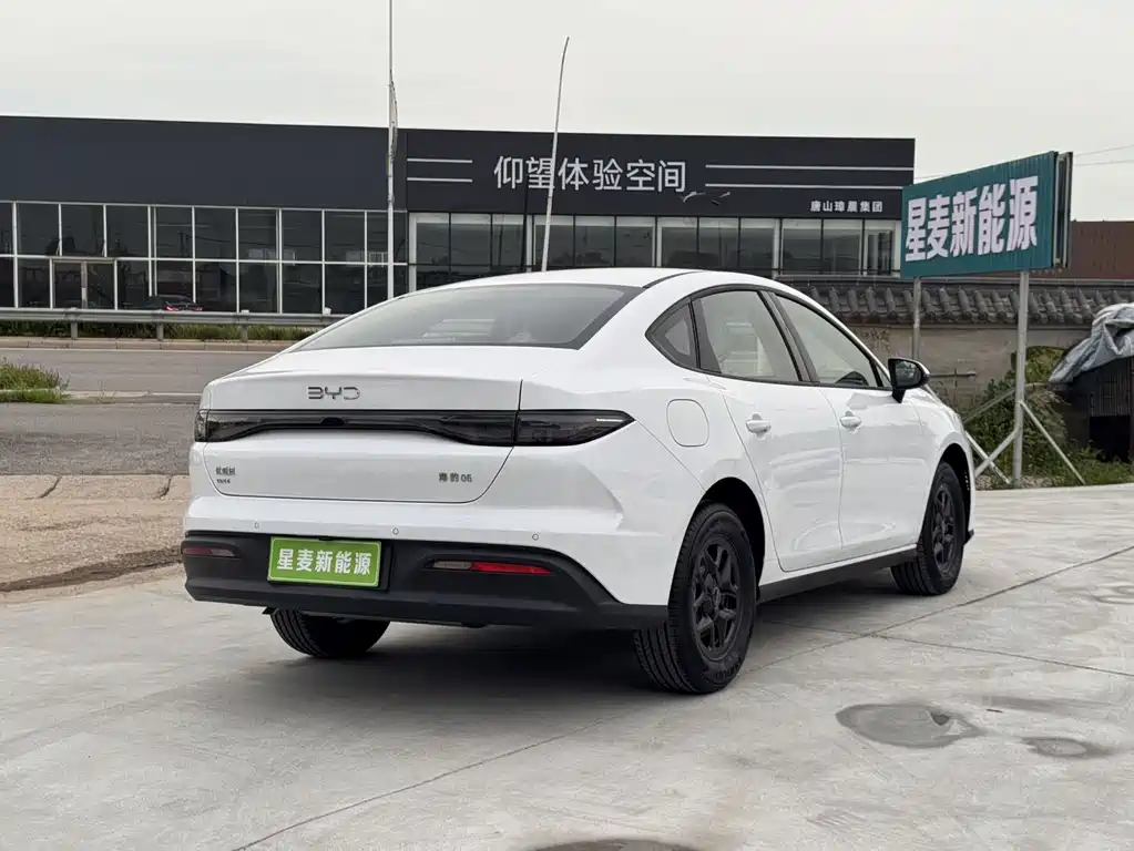BYD Seal 05 DM-i — фото 9
