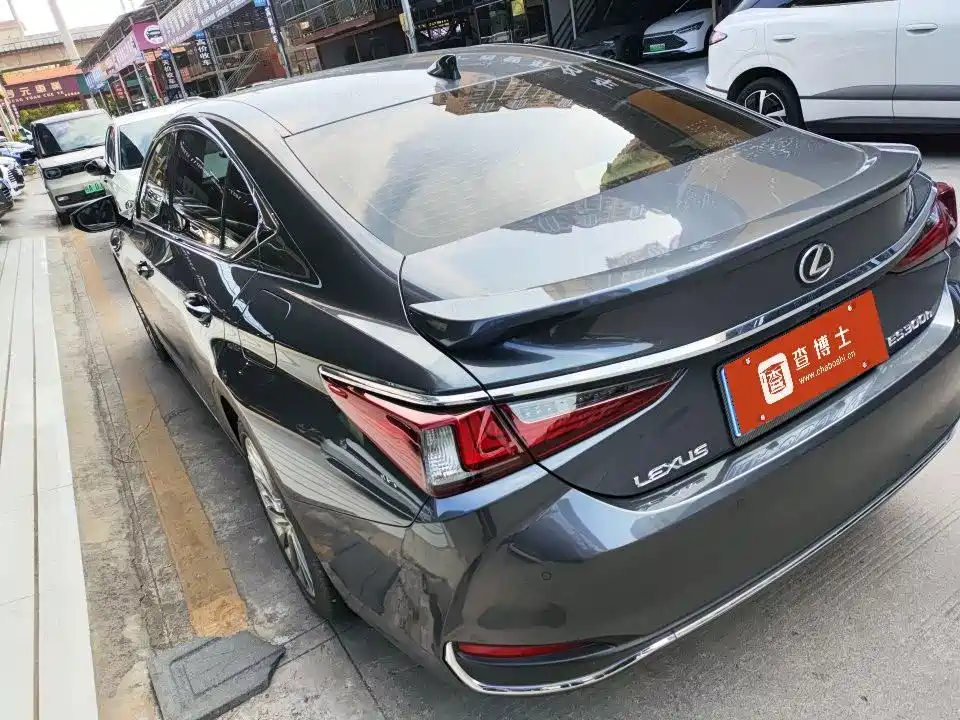 Lexus ES — фото 5