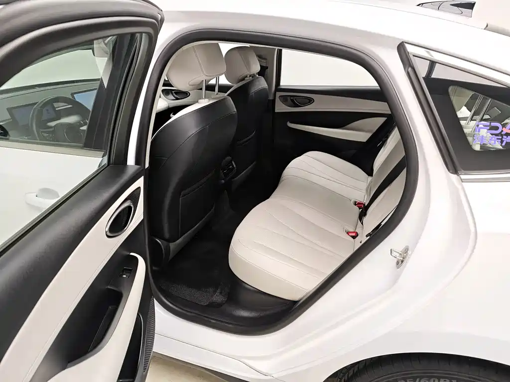 BYD Seal 05 DM-i — фото 17