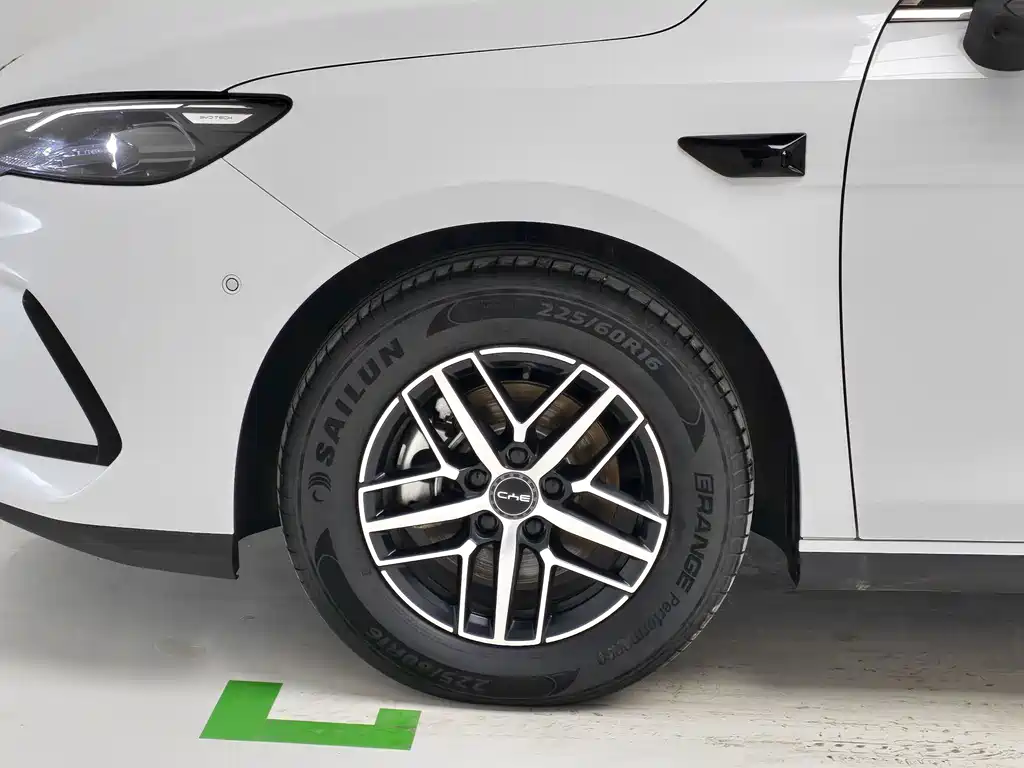BYD Seal 05 DM-i — фото 8