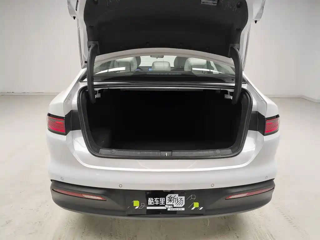 BYD Seal 05 DM-i — фото 10