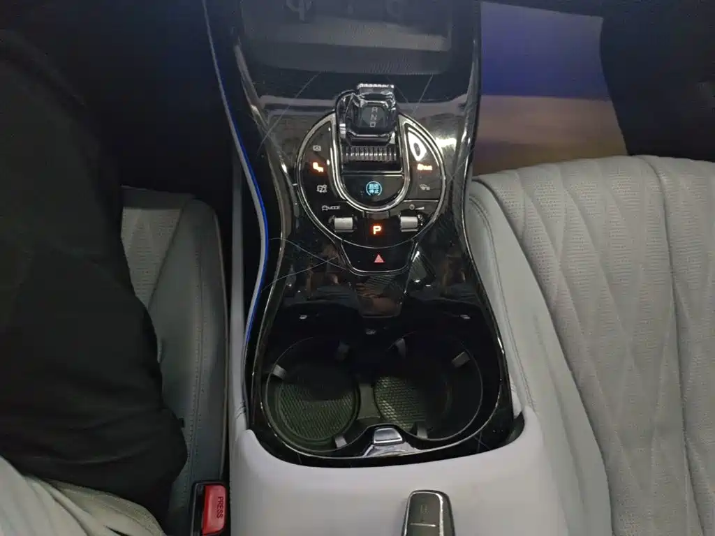 BYD Seal — фото 14