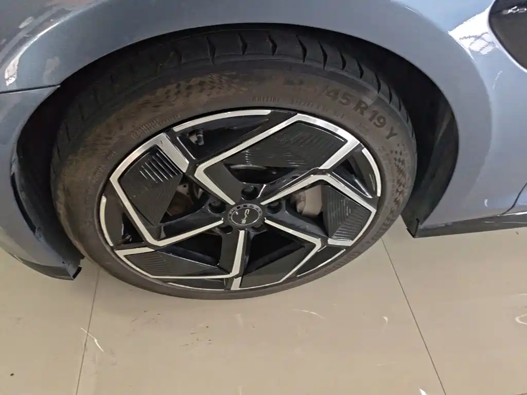 BYD Seal — фото 23