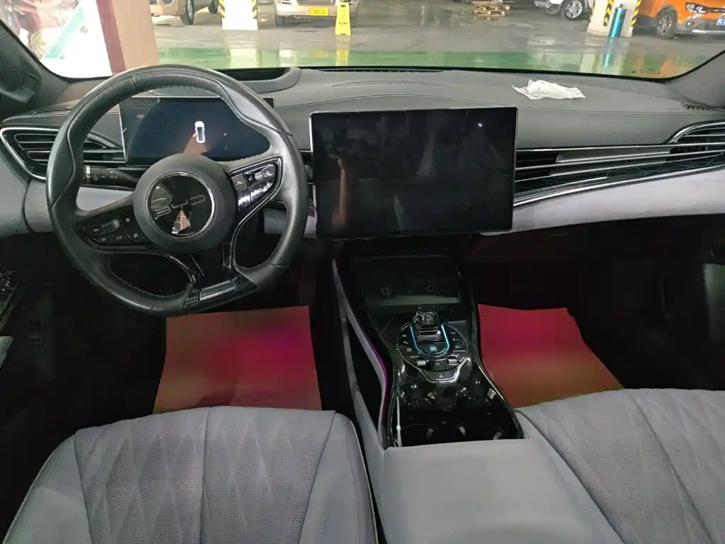 BYD Seal — фото 10